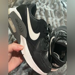 Nike Air Max Excee Trainers Breathable Cushioned Black and White